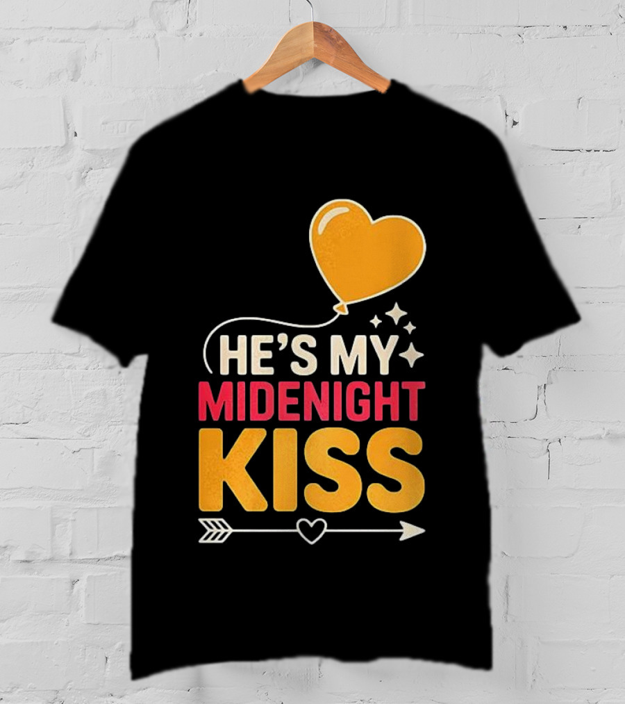 Happy New Year Midnight Kiss Heart Balloon And Arrow T-Shirt