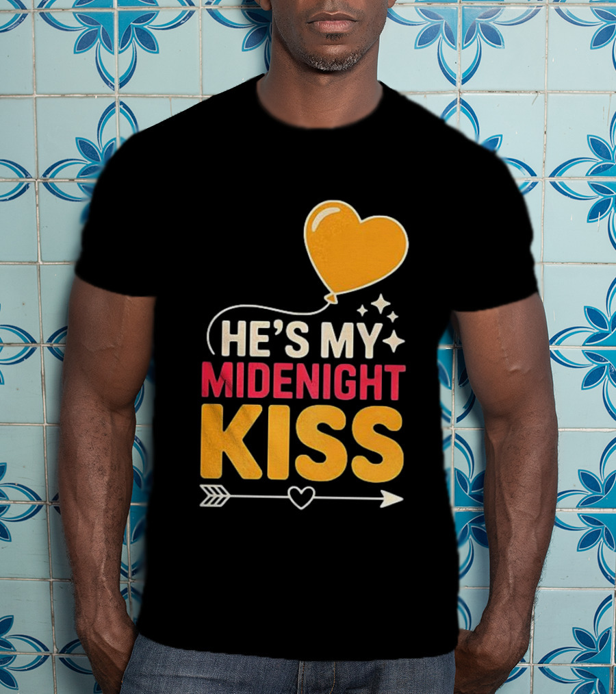 Happy New Year Midnight Kiss Heart Balloon And Arrow T-Shirt