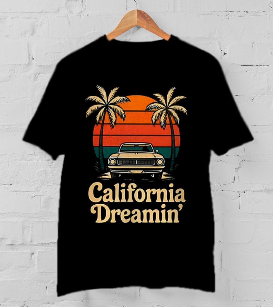 California Dreamin Vintage Sunset Car Palm Trees T-Shirt