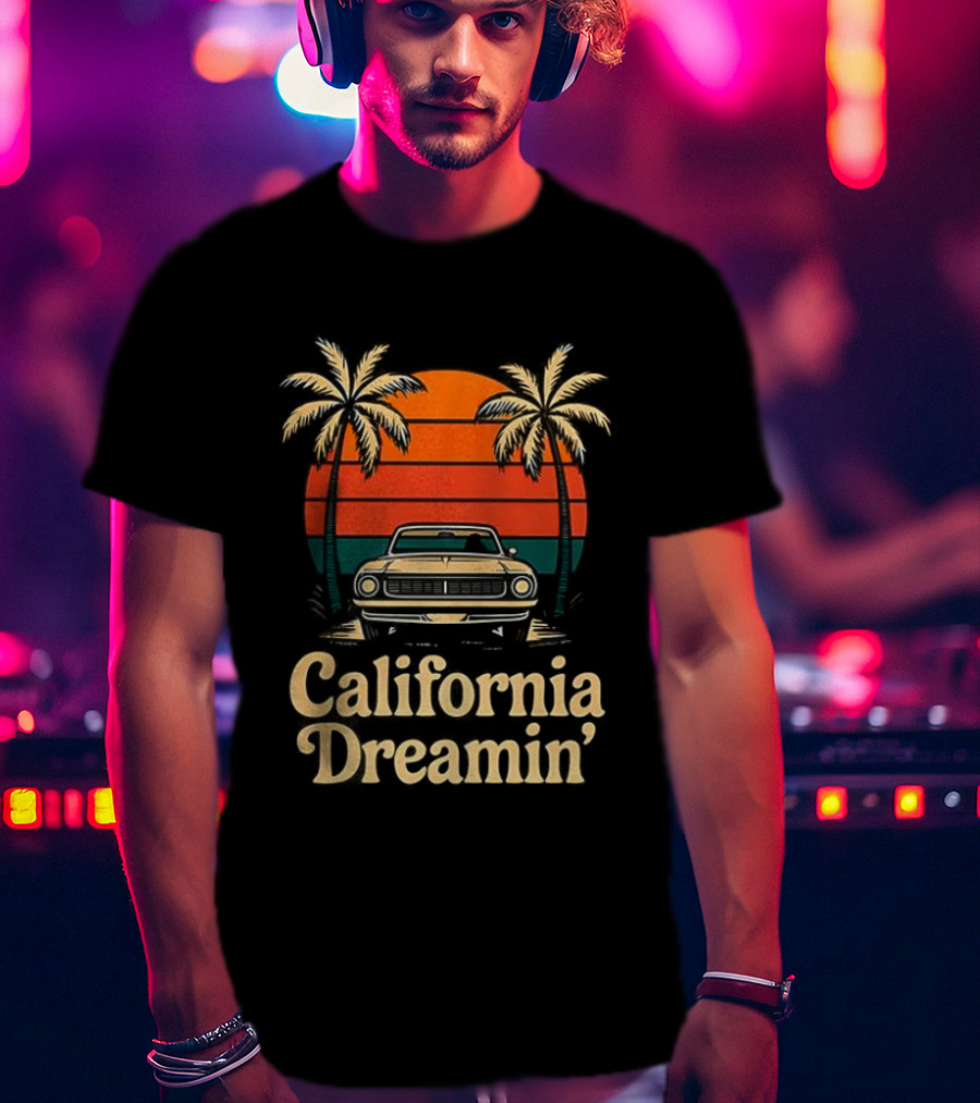 California Dreamin Vintage Sunset Car Palm Trees T-Shirt