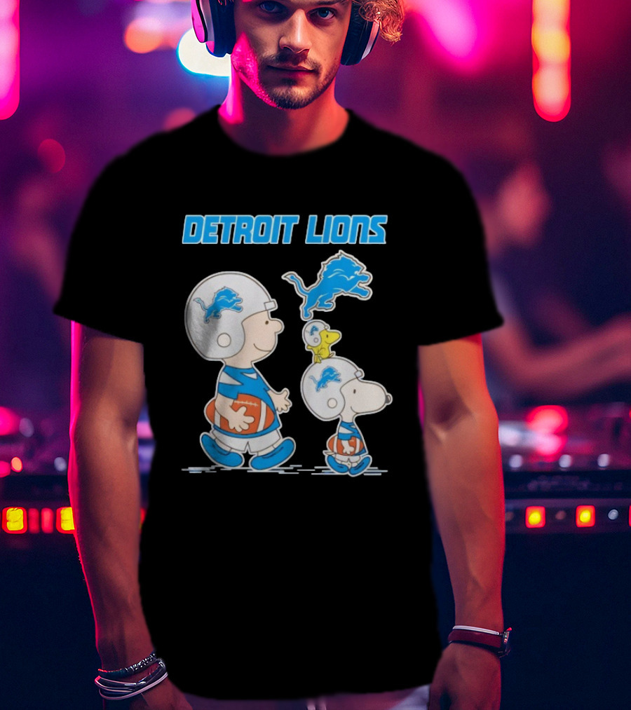 Detroit Lions Snoopy Charlie Brown NFL Football Peanuts Collaboration T-Shirt