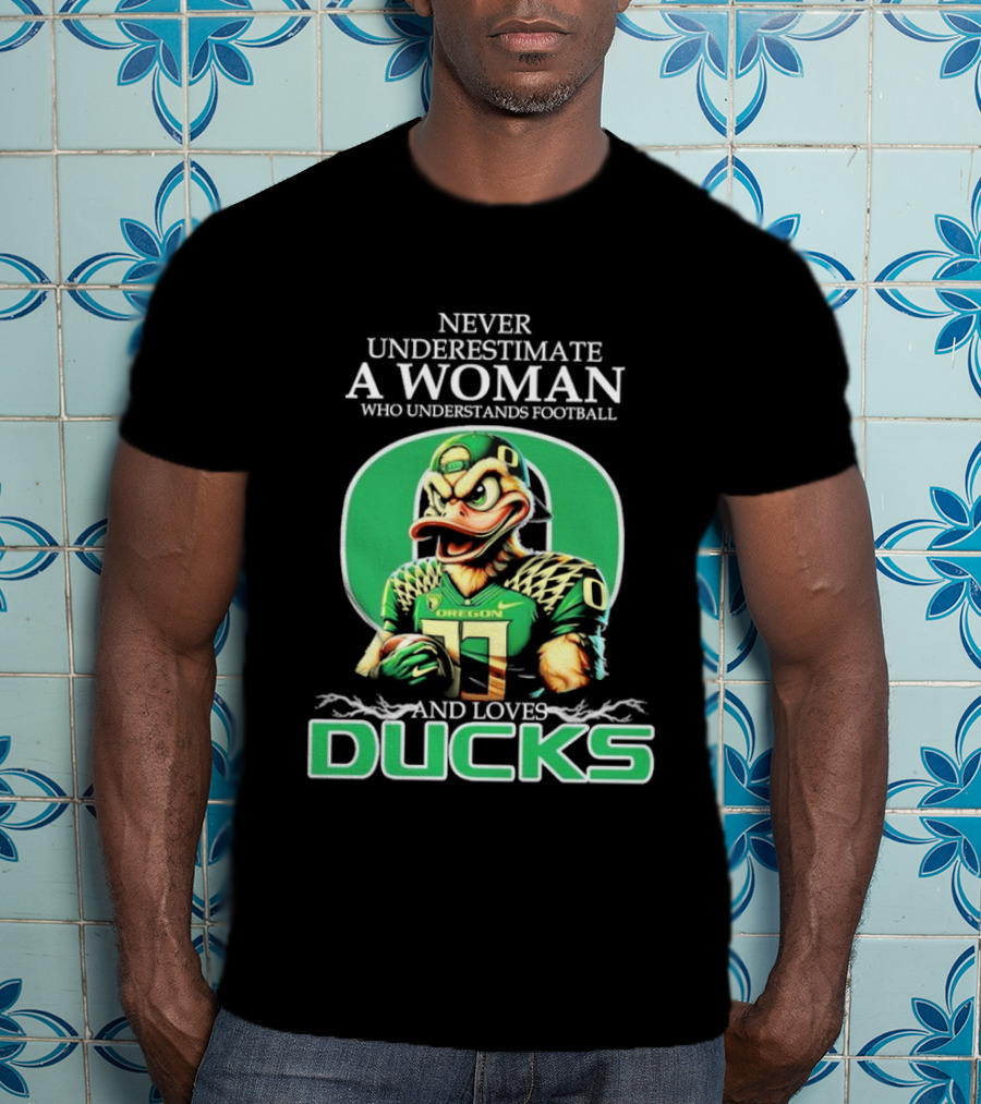 Never Underestimate A Woman Who Understands Football And Loves Oregon Ducks T-Shirt