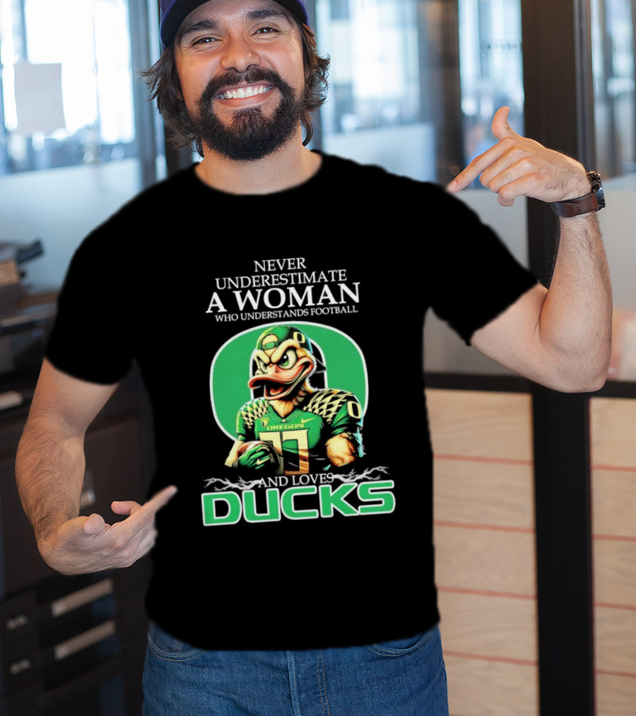 Never Underestimate A Woman Who Understands Football And Loves Oregon Ducks T-Shirt