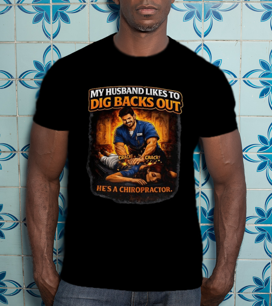 My Husband Likes To Dig Backs Out He's A Chiropractor Cracking Back Therapy T-Shirt