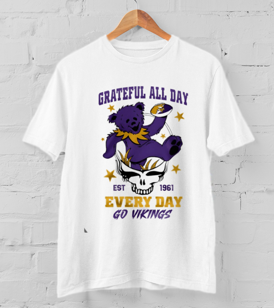 Grateful All Day Every Day Go Vikings Est 1961 Bear Skull Stars T-Shirt