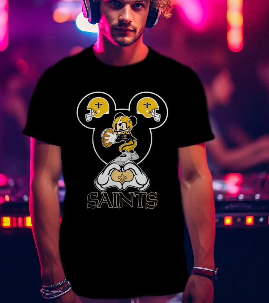 New Orleans Saints Mickey Mouse Football Heart Hands T-Shirt