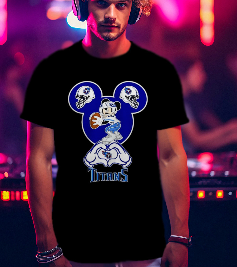 Tennessee Titans Mickey Mouse Football Heart Hands T-Shirt