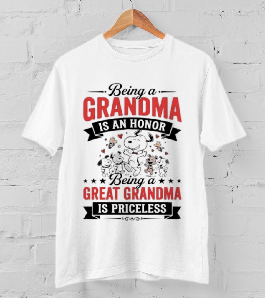 Being A Grandma Is An Honor Great Grandma Is Priceless Snoopy Peanuts T-Shirt