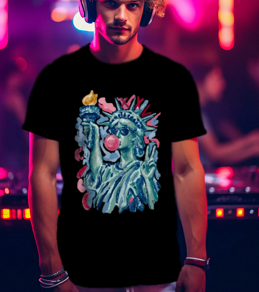 Statue Of Liberty With Bubble Gum And Peace Sign For 4th Of July T-Shirt