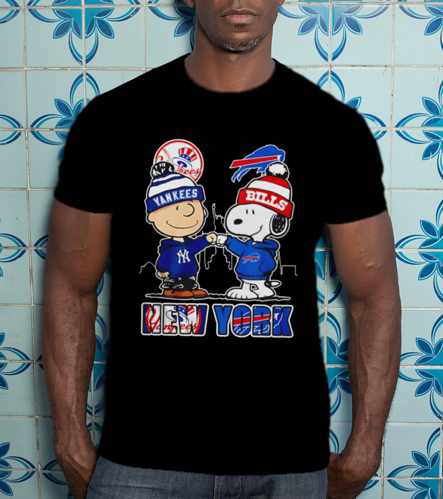 New York Yankees Buffalo Bills Charlie Brown Snoopy Fist Bump Skyline T-Shirt