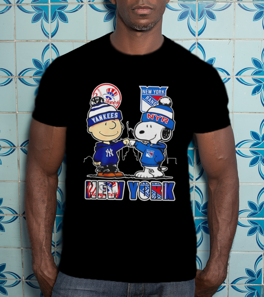 New York Yankees Vs Rangers Charlie Brown Snoopy Fan Gear T-Shirt