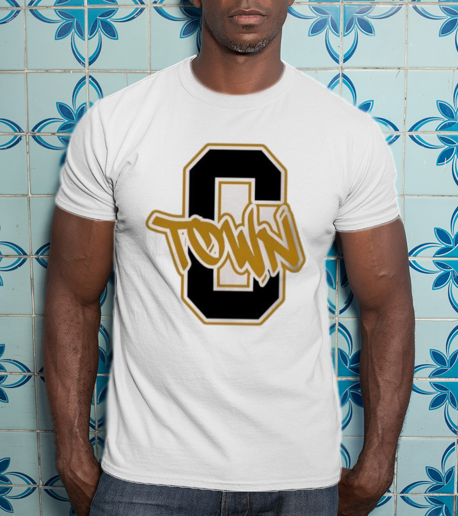 O Town Vintage Varsity Style בצ פjfgh T-Shirt