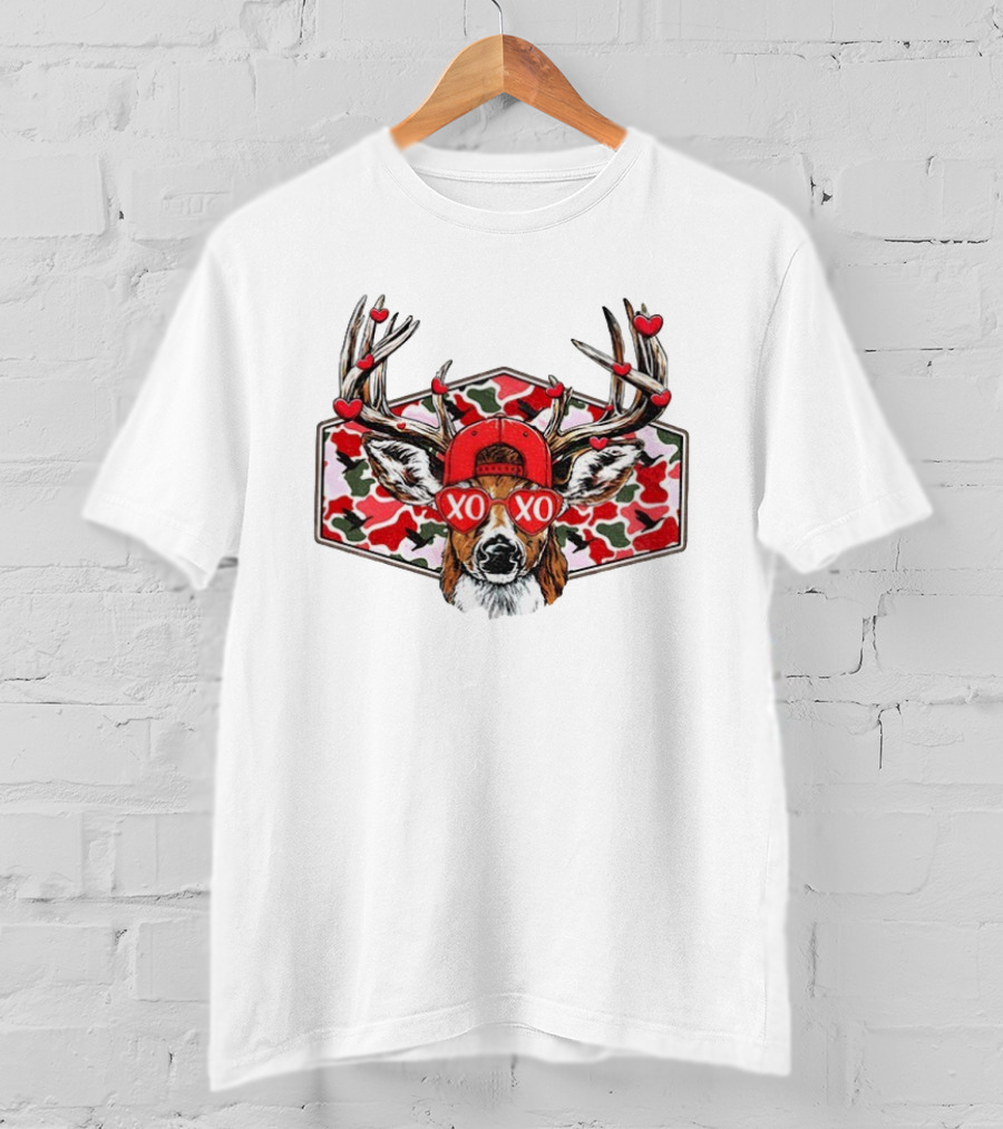 Deer Hunter Valentines Day XO XO Hearts Antler Camo T-Shirt
