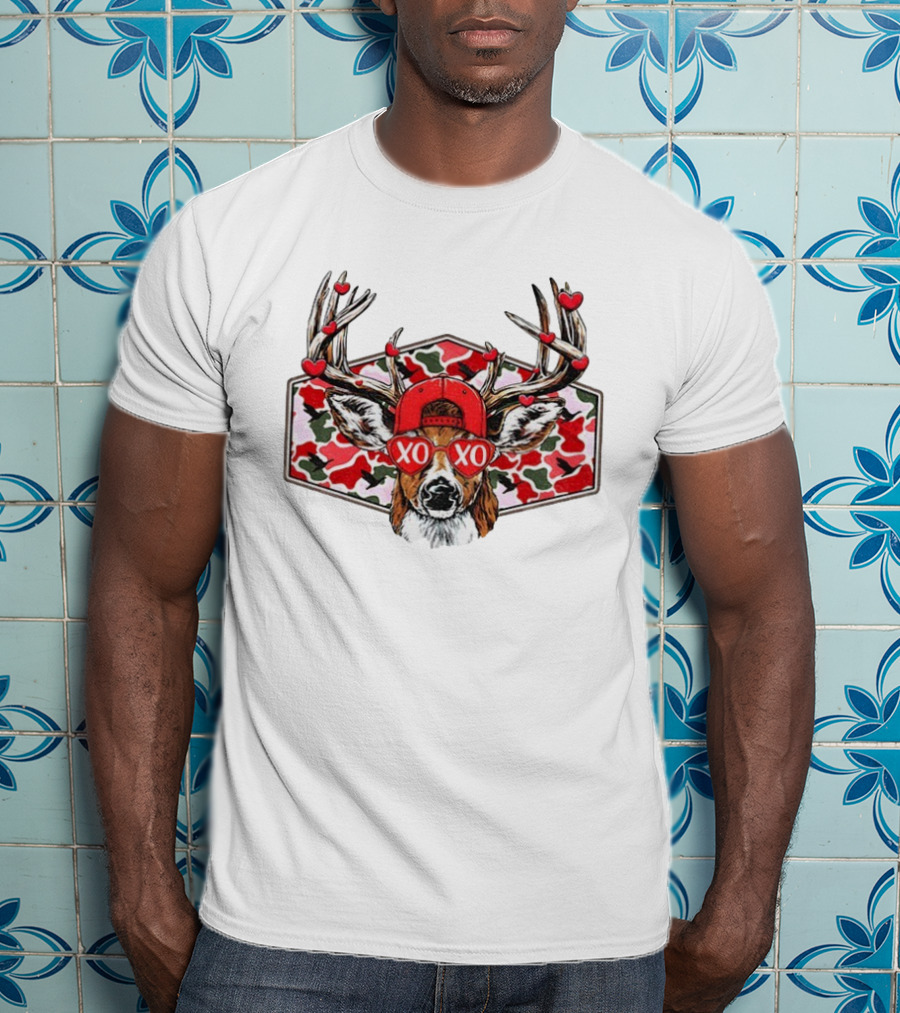Deer Hunter Valentines Day XO XO Hearts Antler Camo T-Shirt