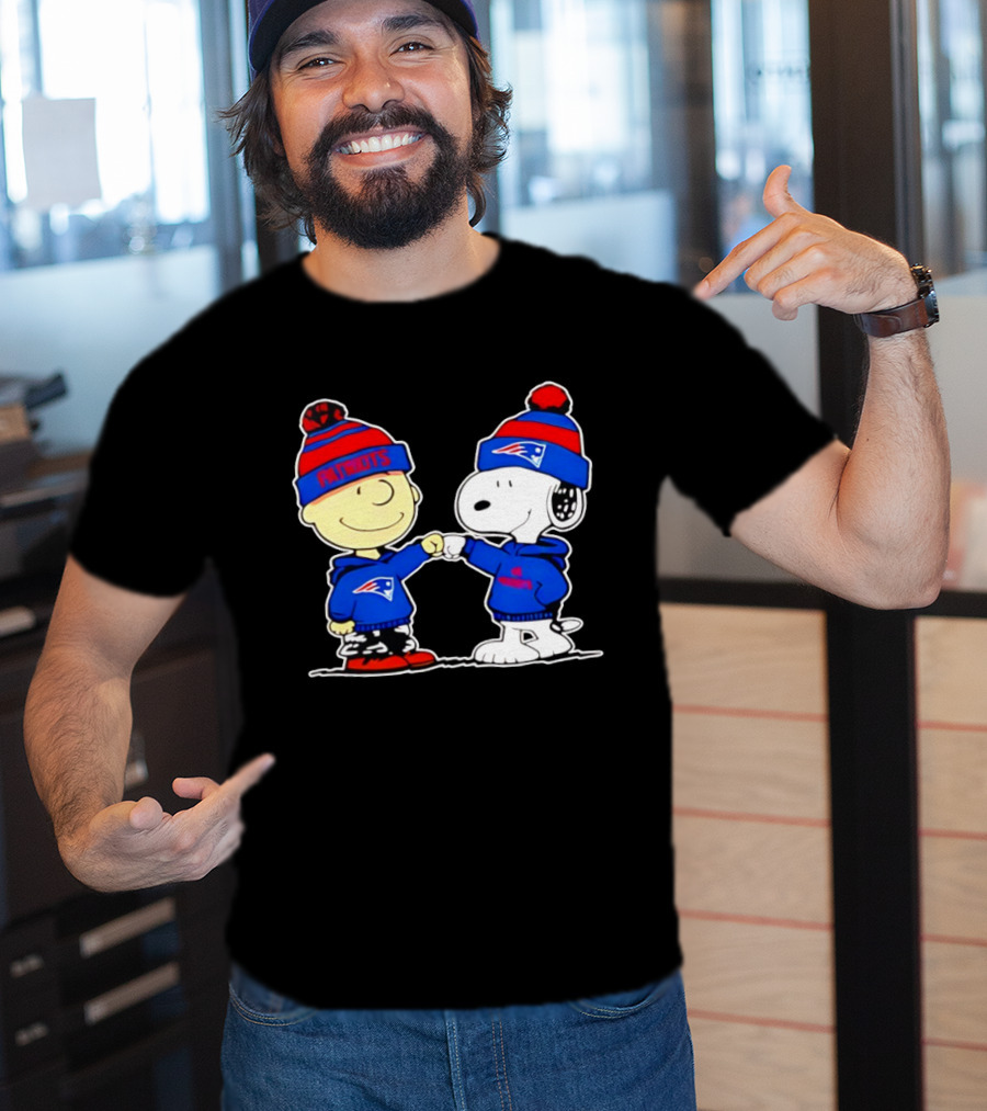 Snoopy And Charlie Brown Patriots Beanie Fist Bump T-Shirt