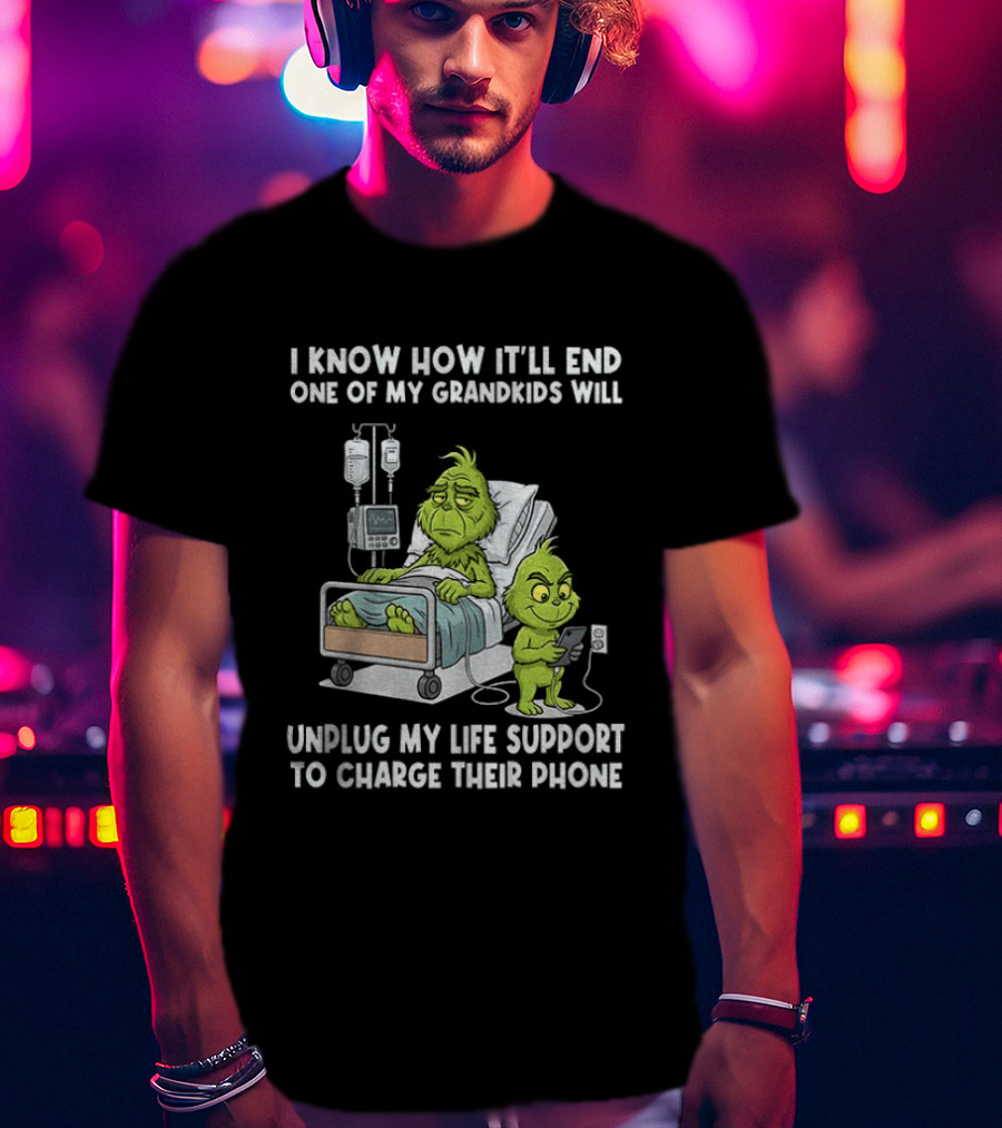 Grinch I Know How It’ll End One Of My Grandkids Will Unplug My Life Support T-Shirt