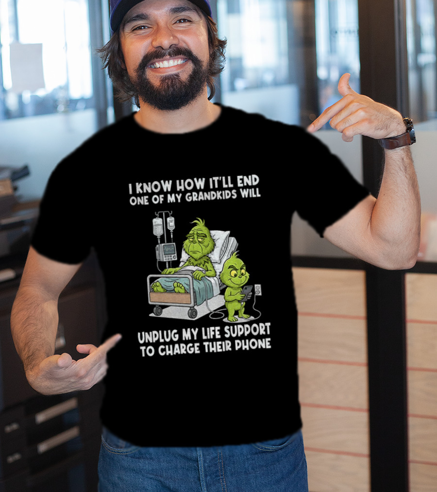 Grinch I Know How It’ll End One Of My Grandkids Will Unplug My Life Support T-Shirt