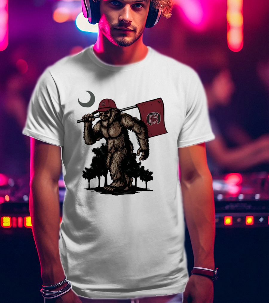 Bigfoot Carrying South Carolina Gamecocks Flag Under Moonlight T-Shirt
