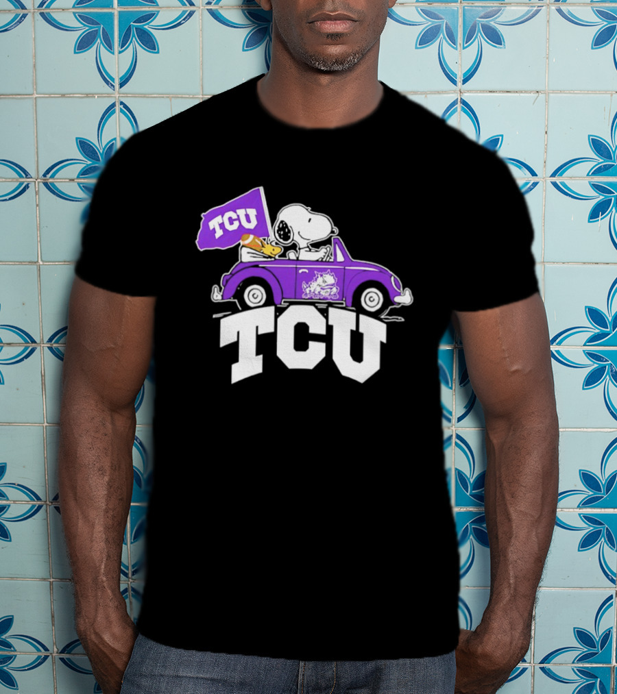 Snoopy Woodstock Driving Purple Car TCU Horned Frogs Flag T-Shirt