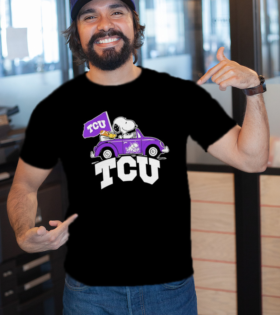 Snoopy Woodstock Driving Purple Car TCU Horned Frogs Flag T-Shirt