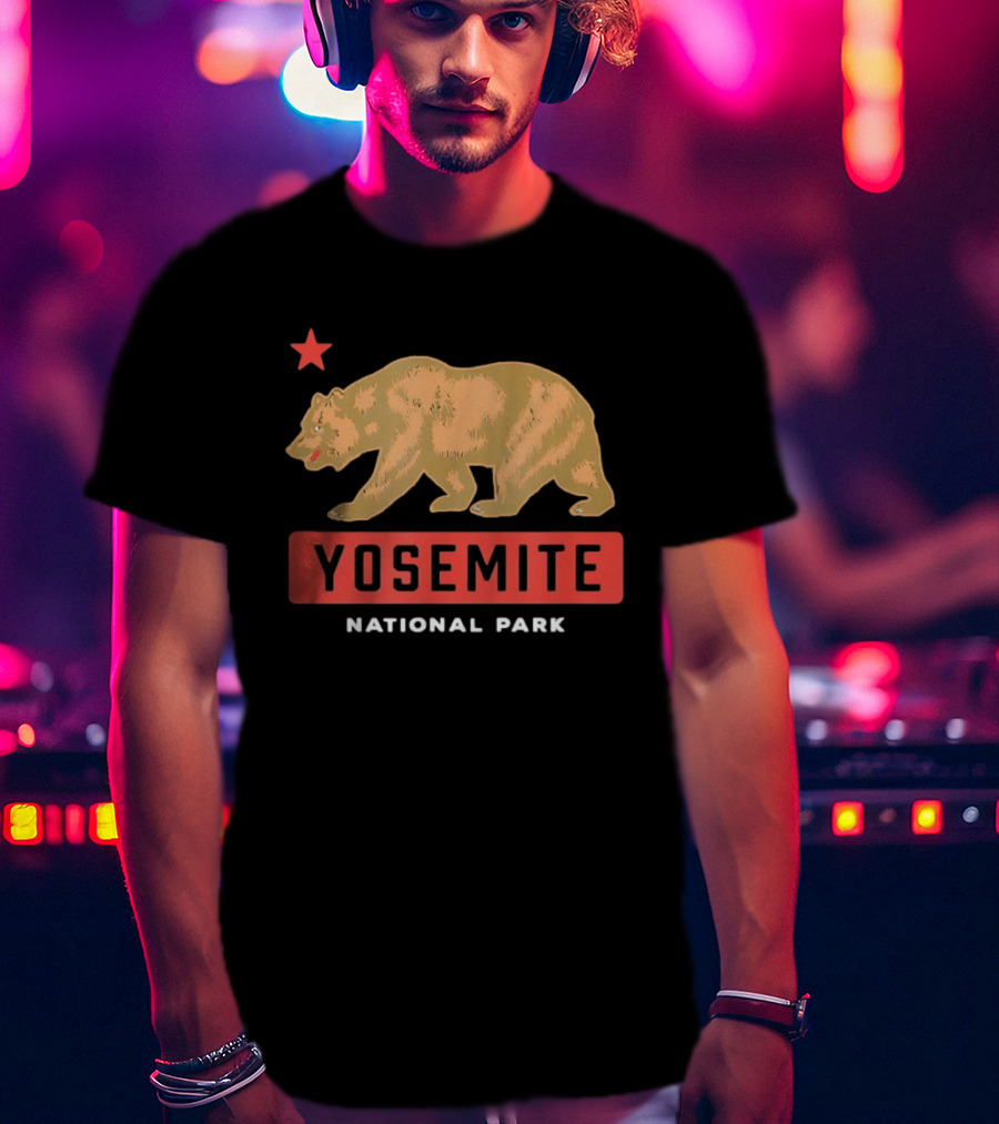 Yosemite Bear California Republic National Park Established 1890 T-Shirt