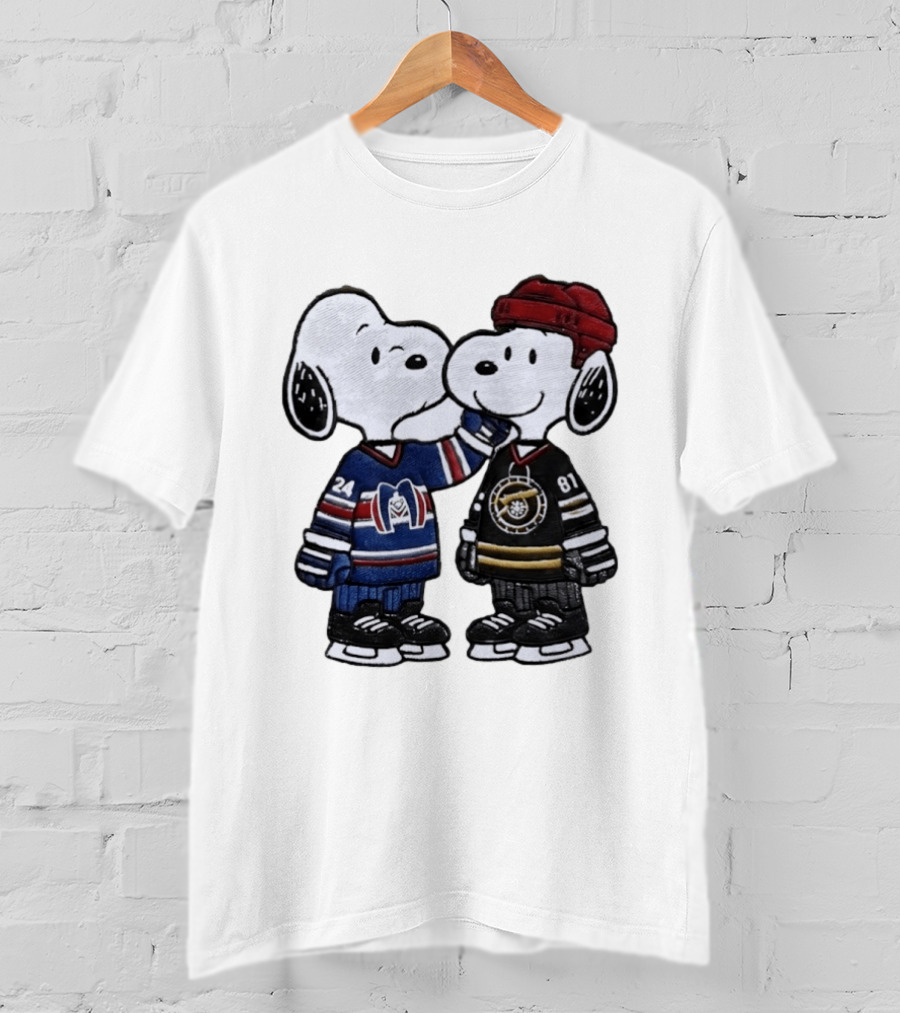 Snoopy Shane Hollander Kissing Ilya Rozanov Hockey LGBT Peanuts Charlie Brown Ice Hockey Romance Cartoon T-Shirt