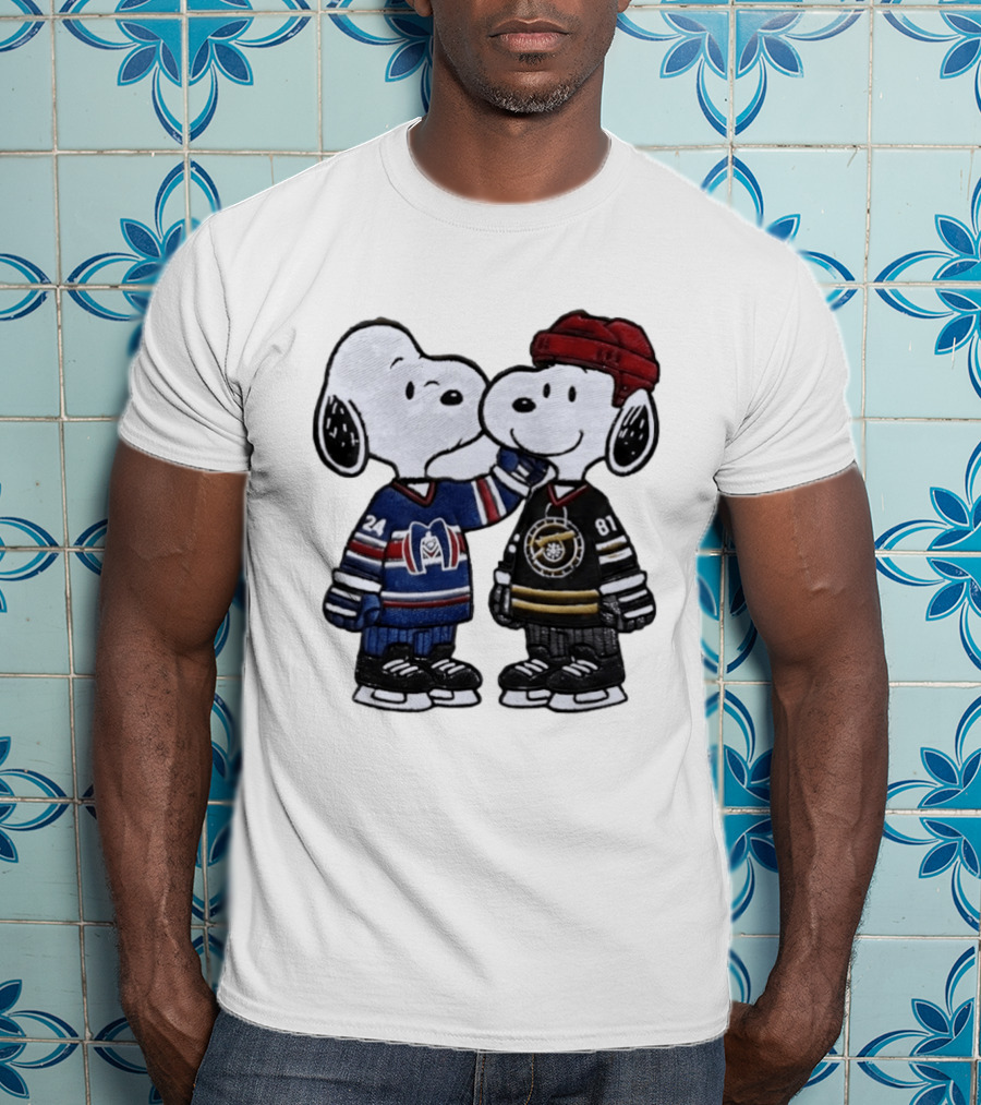 Snoopy Shane Hollander Kissing Ilya Rozanov Hockey LGBT Peanuts Charlie Brown Ice Hockey Romance Cartoon T-Shirt
