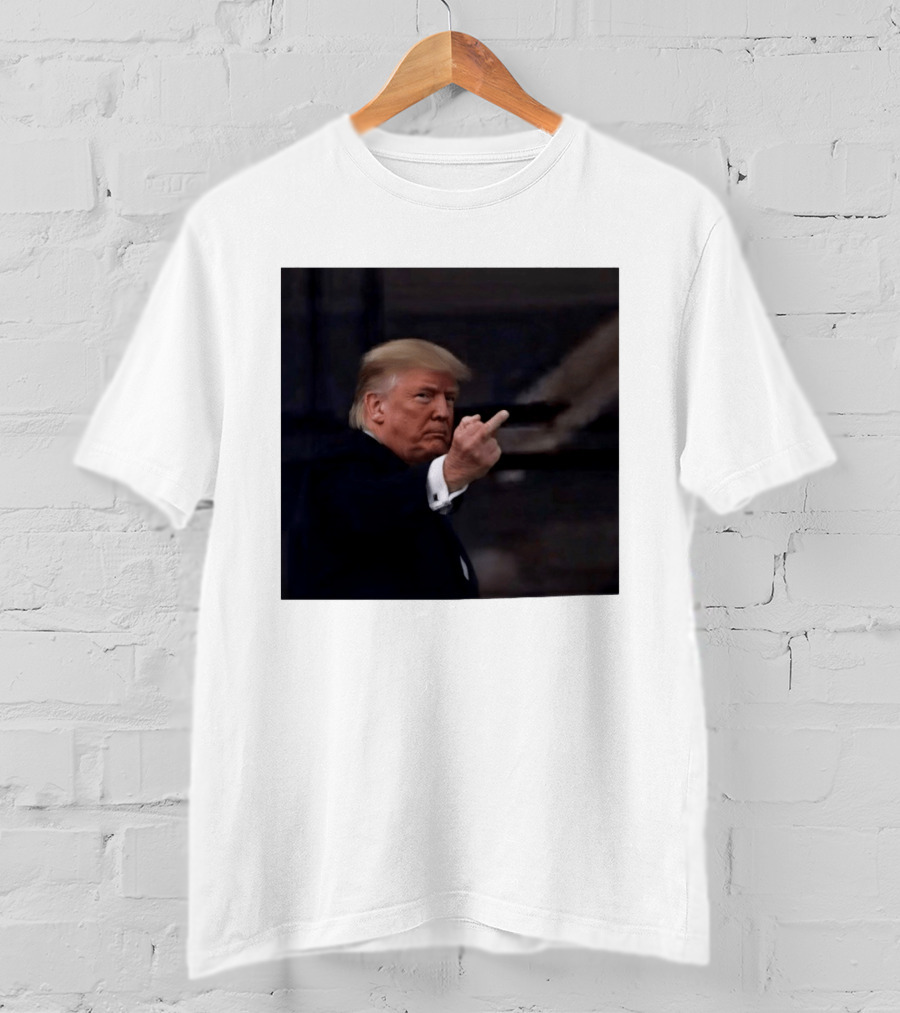 Trump Middle Finger At Heckler T-Shirt