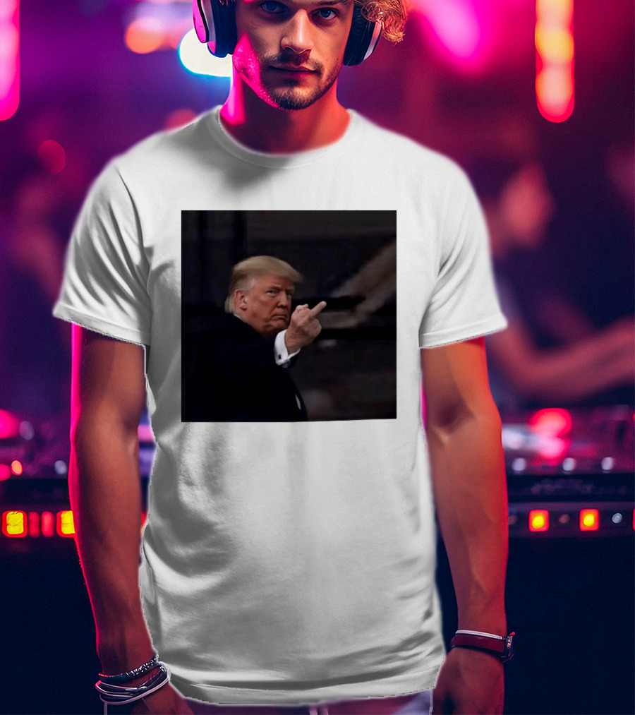 Trump Middle Finger At Heckler T-Shirt