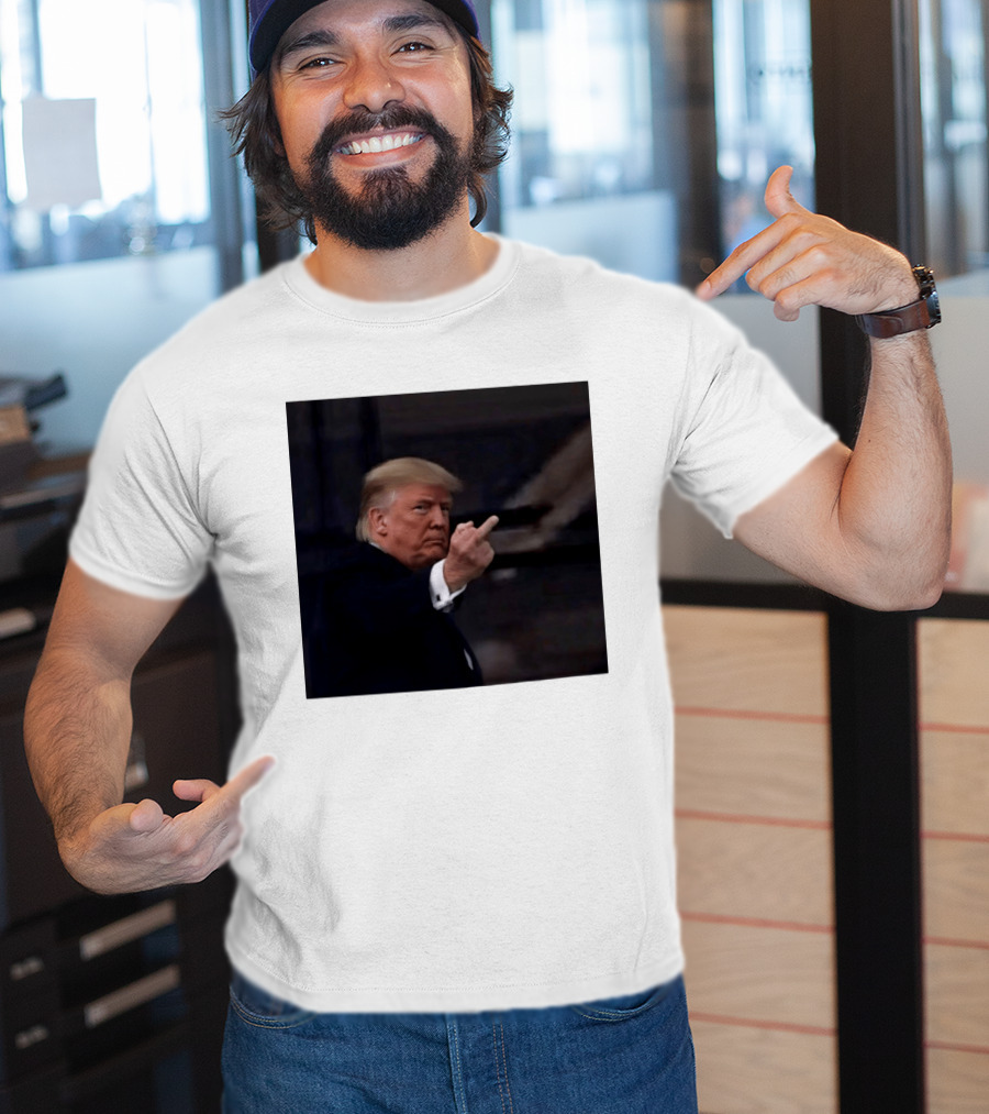 Trump Middle Finger At Heckler T-Shirt