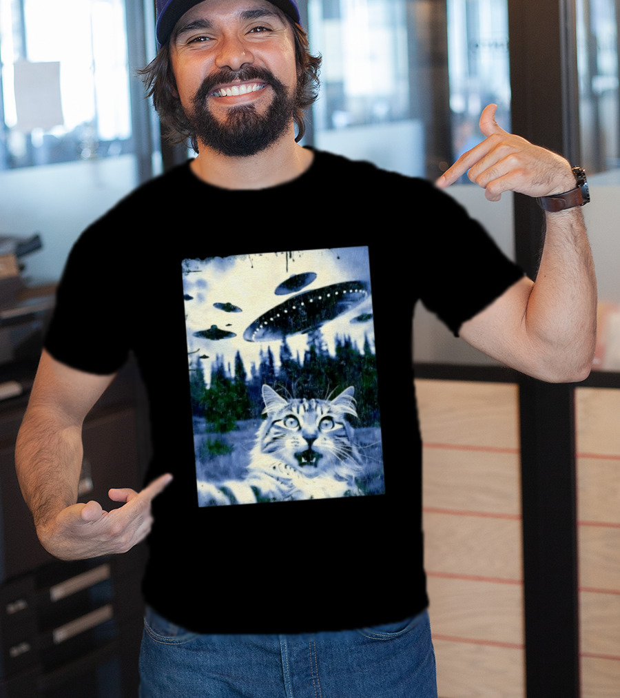 UFO Cat Extraterrestrial Surprise Scene T-Shirt