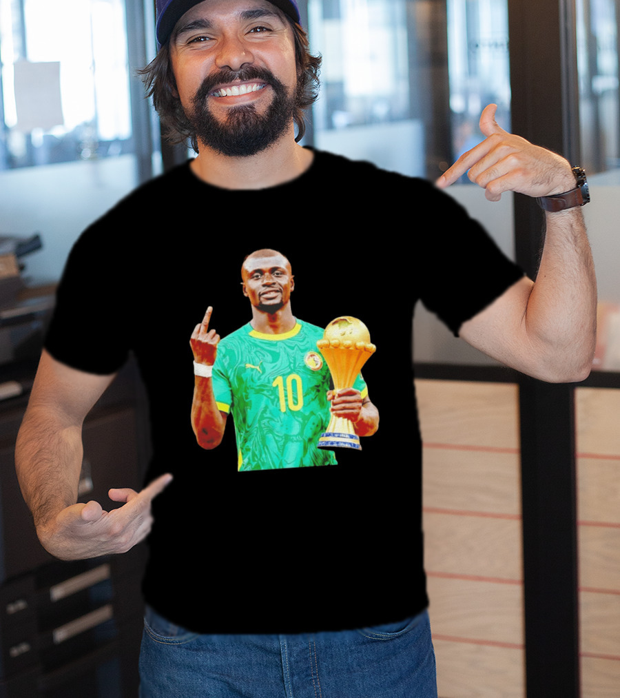 Sadio Mane Number 10 Senegal Jersey Holding Trophy Middle Finger T-Shirt