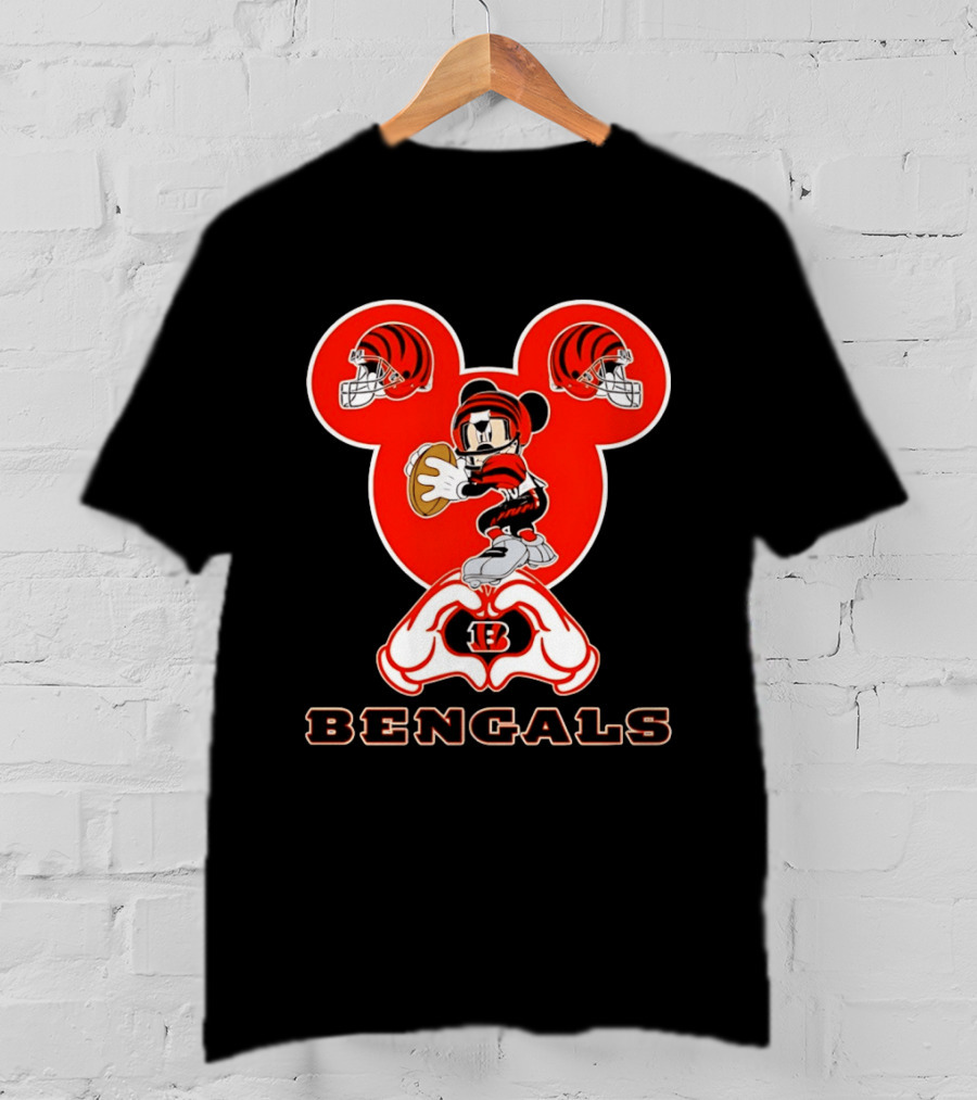 Cincinnati Bengals Mickey Mouse Football Heart Hands T-Shirt