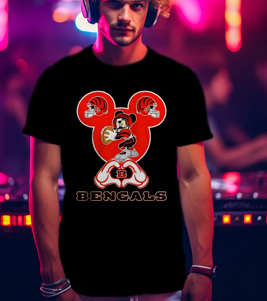 Cincinnati Bengals Mickey Mouse Football Heart Hands T-Shirt
