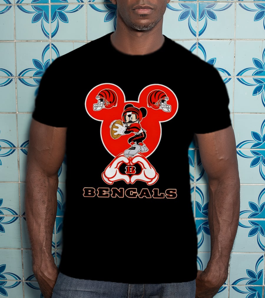 Cincinnati Bengals Mickey Mouse Football Heart Hands T-Shirt