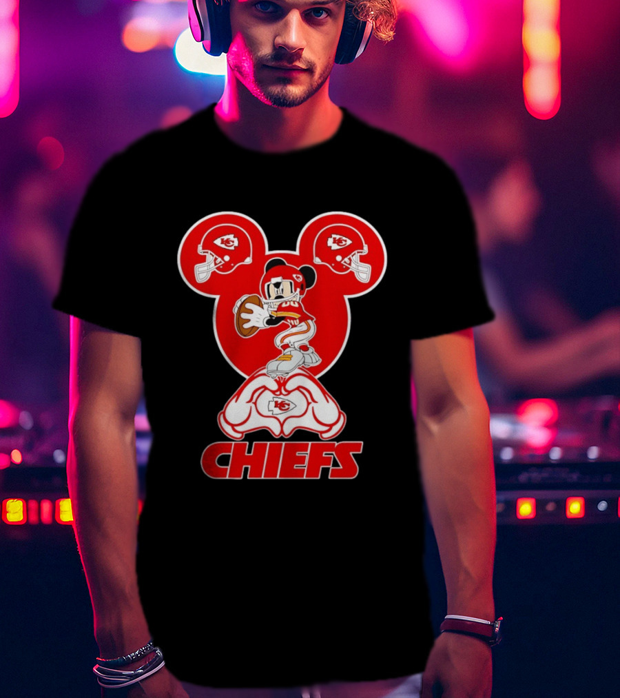 Kansas City Chiefs Mickey Mouse Football Love Heart Hands T-Shirt