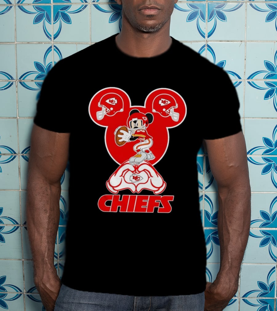 Kansas City Chiefs Mickey Mouse Football Love Heart Hands T-Shirt