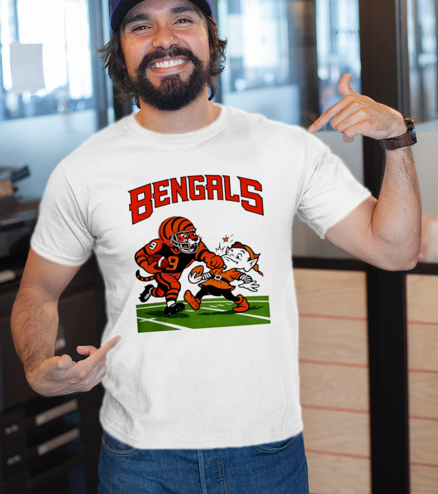 Bengals Tiger Player Tackling Browns Elf Cleveland Rivalry T-Shirt