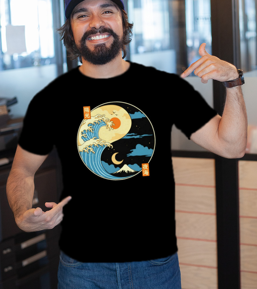 The Great Wave Off Kanagawa And Mount Fuji Yin Yang Sun And Moon Balance T-Shirt