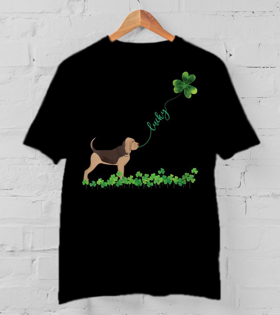 Lucky Bloodhound Dog With Shamrock St Patrick Day T-Shirt