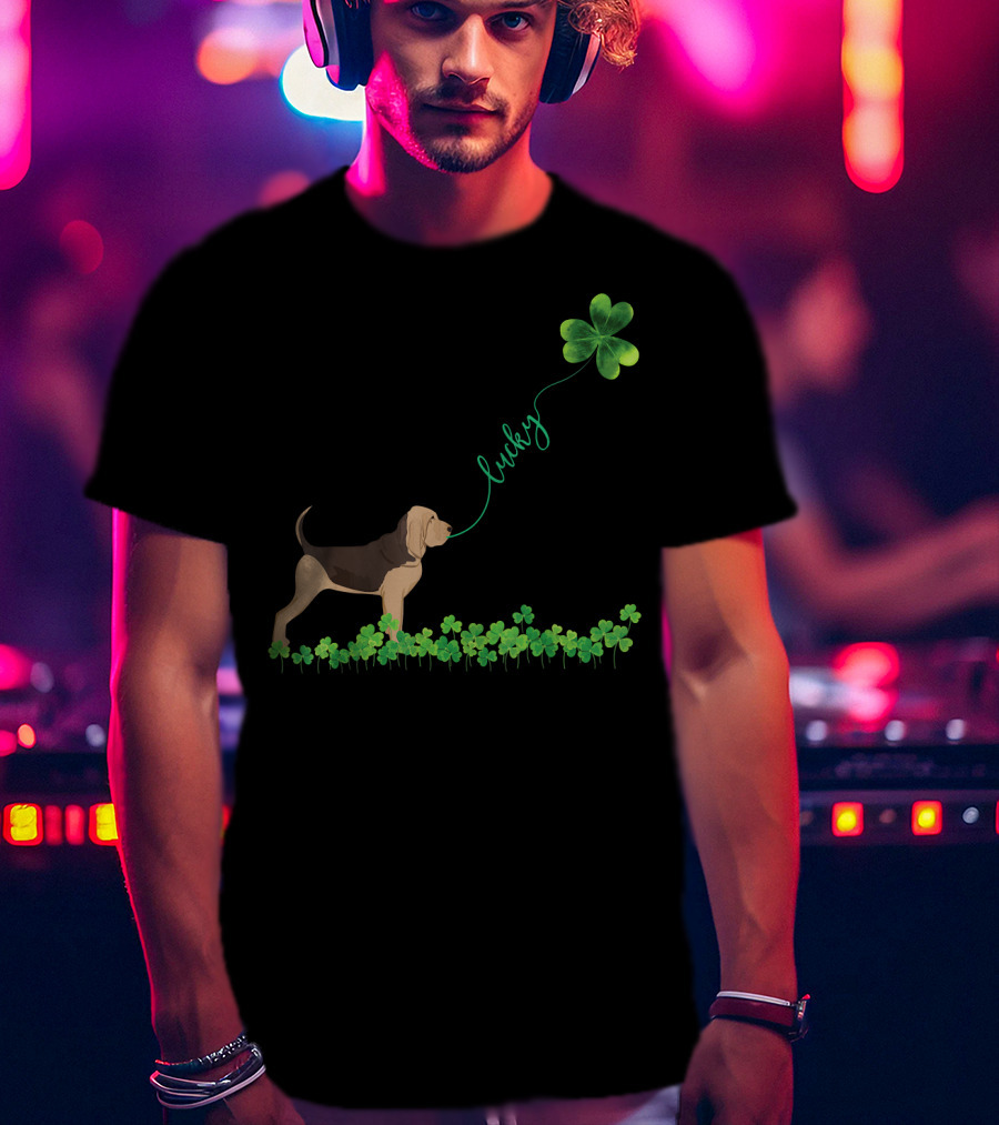Lucky Bloodhound Dog With Shamrock St Patrick Day T-Shirt