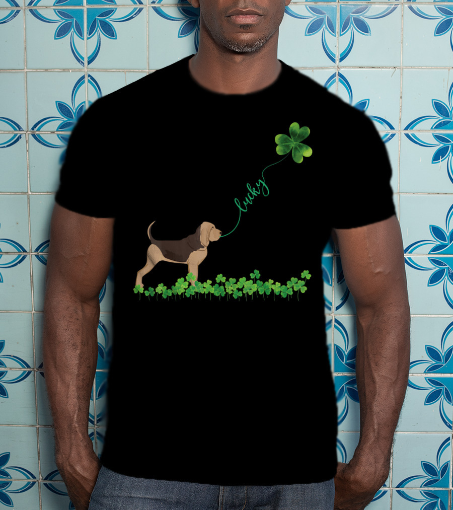 Lucky Bloodhound Dog With Shamrock St Patrick Day T-Shirt