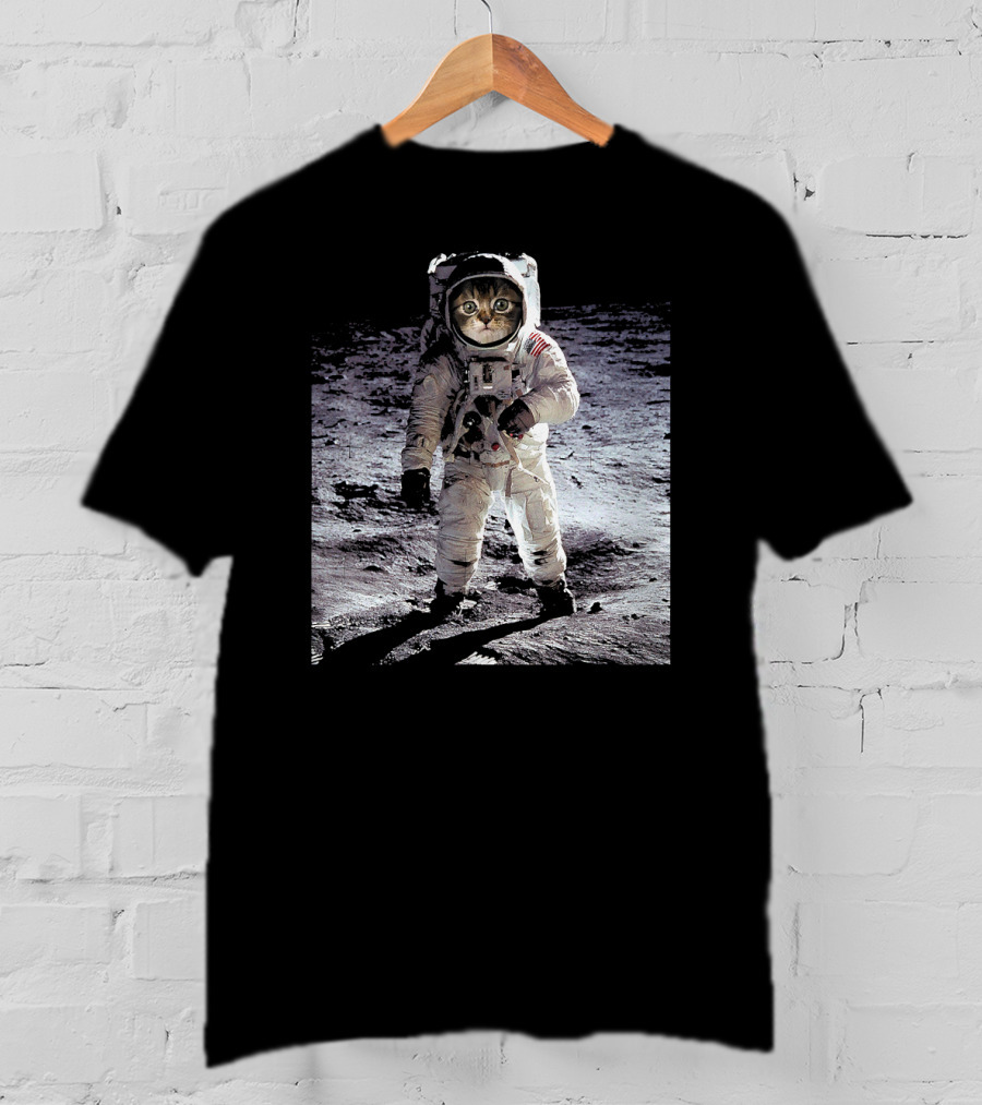 First Space Cat On The Moon Astronaut Suit Moonwalking T-Shirt