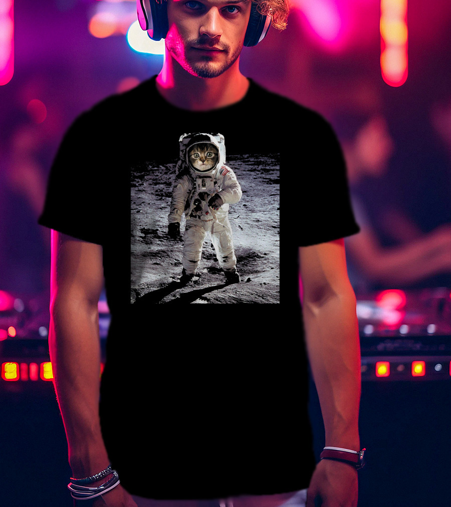 First Space Cat On The Moon Astronaut Suit Moonwalking T-Shirt
