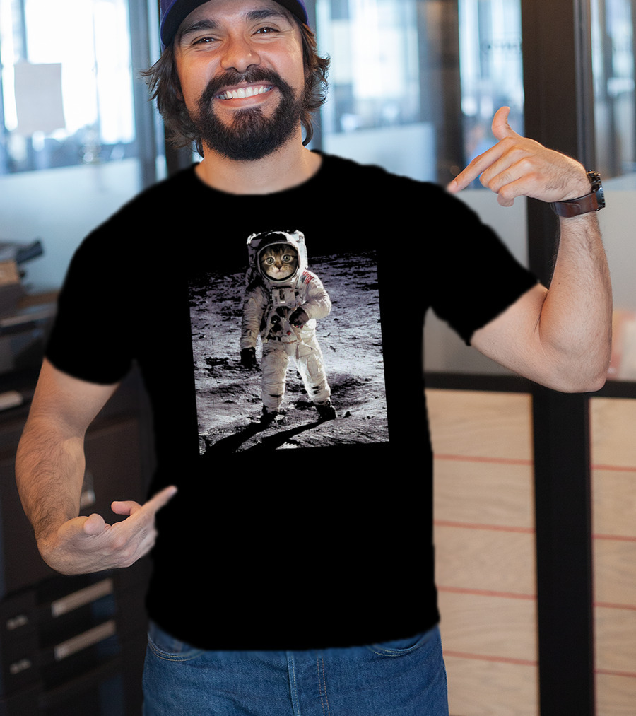 First Space Cat On The Moon Astronaut Suit Moonwalking T-Shirt