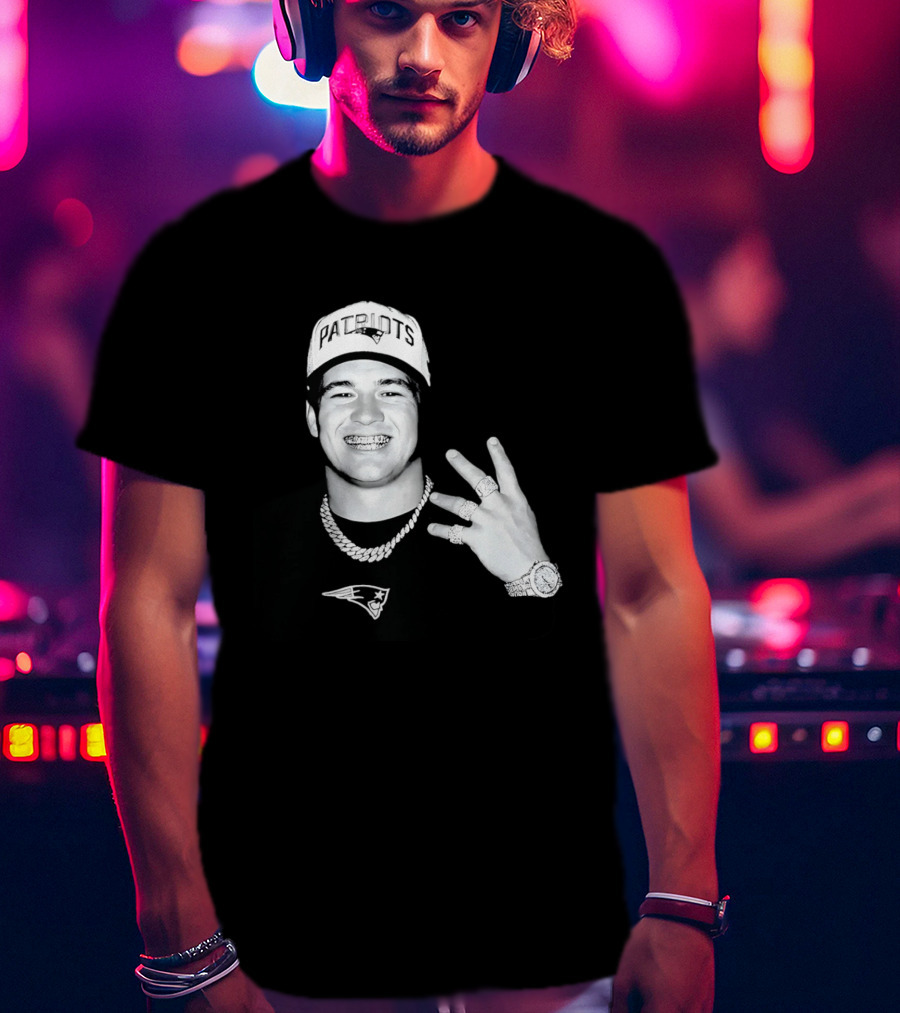 Drake Maye Patriots Cap Rings And Necklace T-Shirt