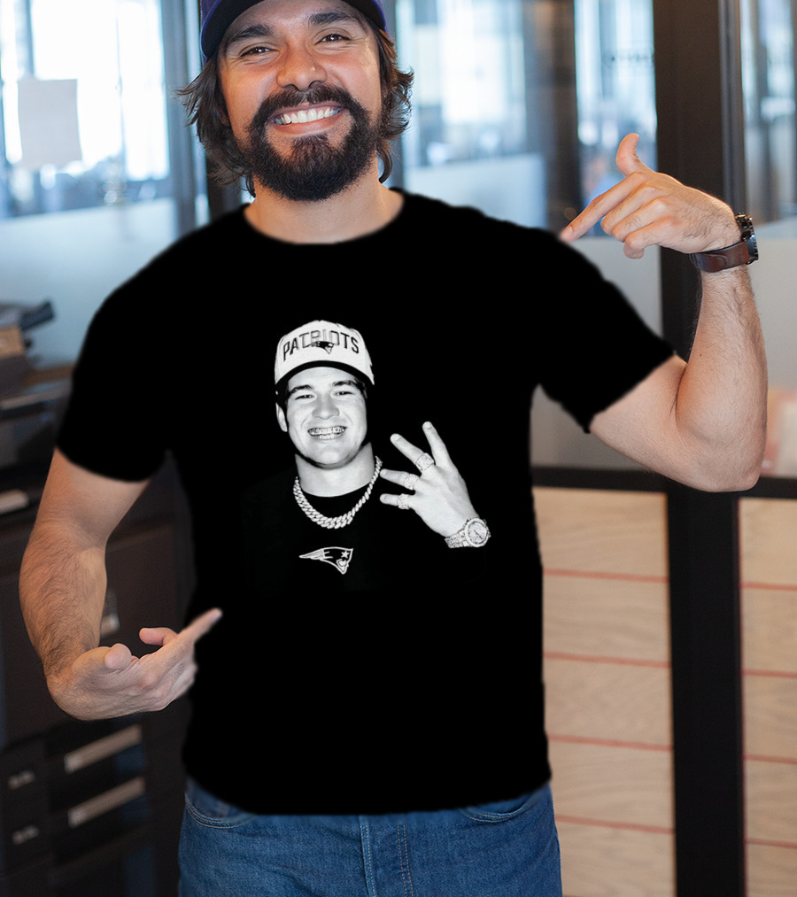 Drake Maye Patriots Cap Rings And Necklace T-Shirt