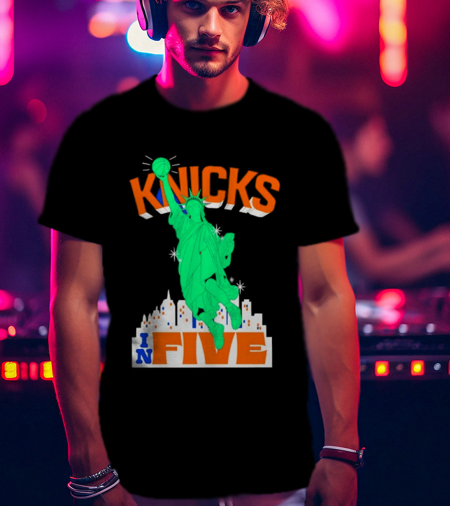 Knicks Statue Of Liberty Dunk In Five Basketball Cartoon Skyline T-Shirt