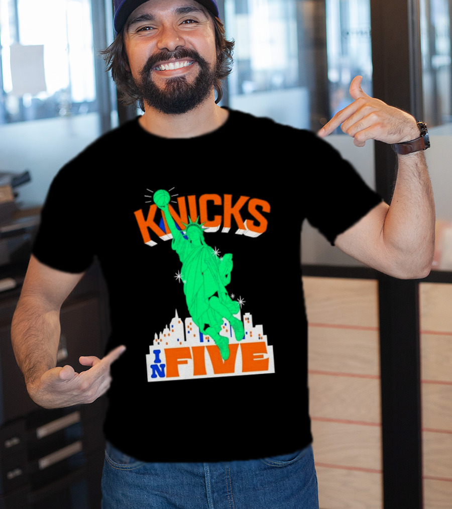 Knicks Statue Of Liberty Dunk In Five Basketball Cartoon Skyline T-Shirt