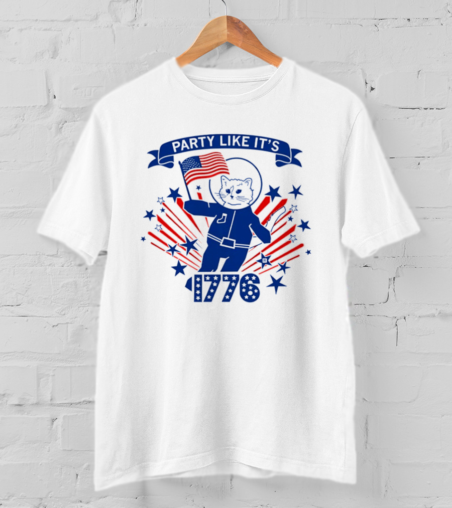 Party Like It's 1776 Astronaut Cat Holding American Flag With Stars T-Shirt